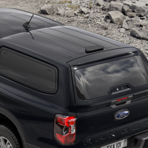 Trda streha s stranskimi okni, Agate Black